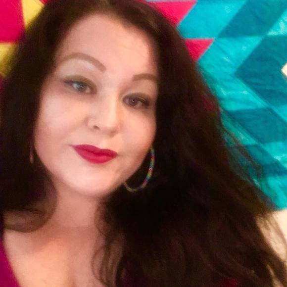 Meet your Posher, Holly - Picture 1 of 1